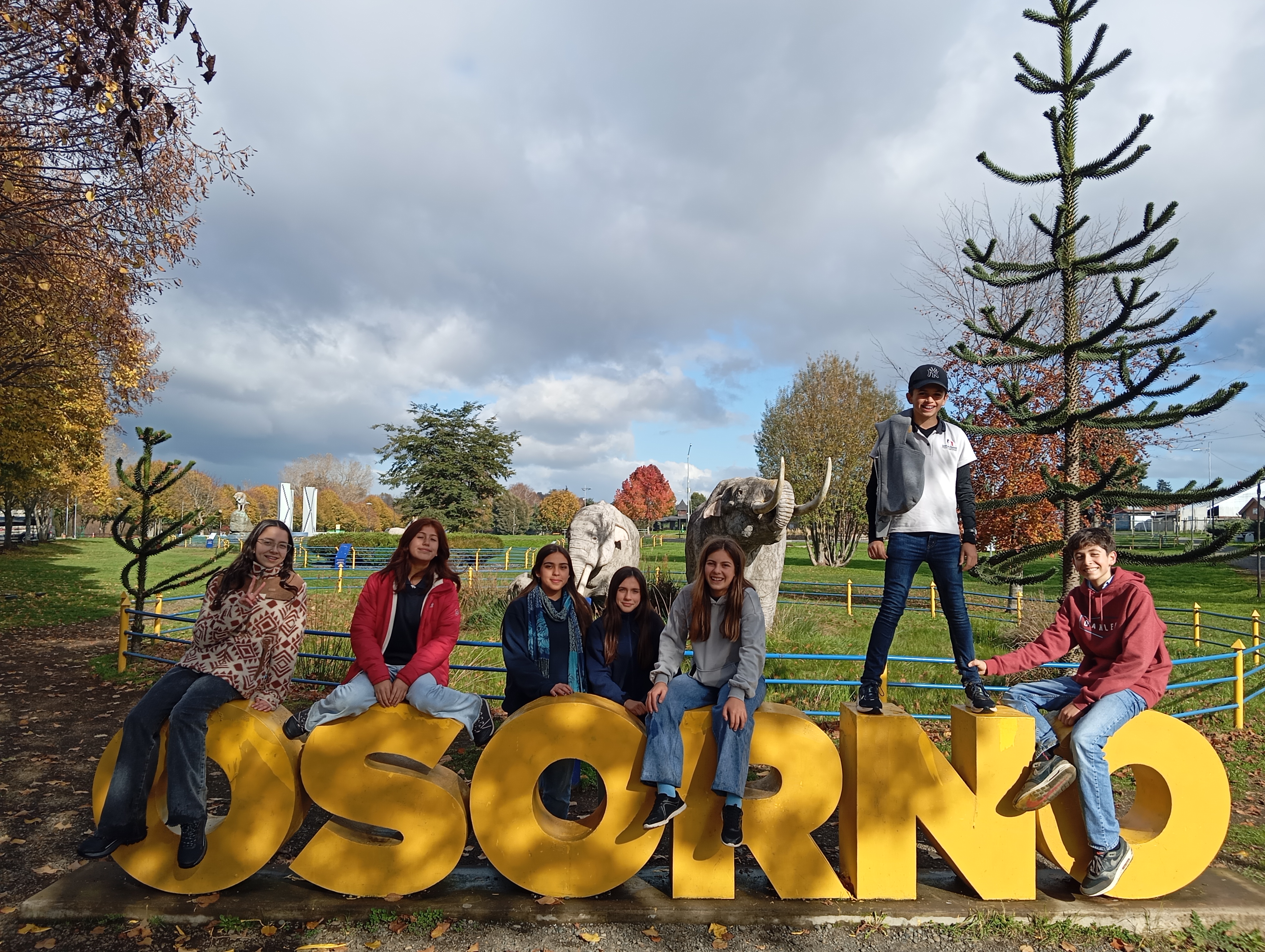L'équipe devant les lettres OSORNO